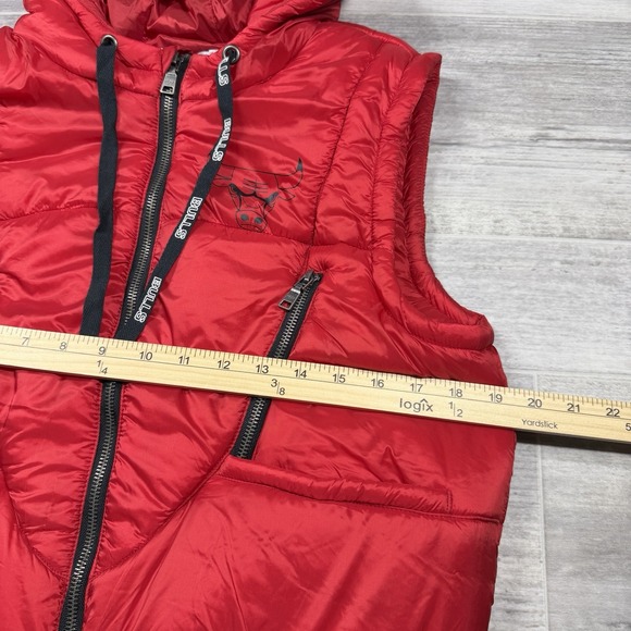 Wear by Erin Andrews Women's Small NBA Chicago Bulls Hooded Puffer Vest Red‎ New - Picture 6 of 10
